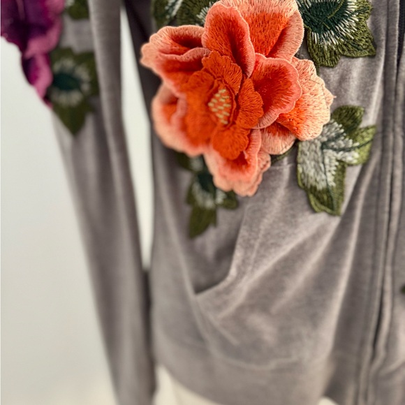 RARE SUZY T Cozy Hoodie with 3 Dimensional Flowers and rhinestone string - Picture 6 of 8